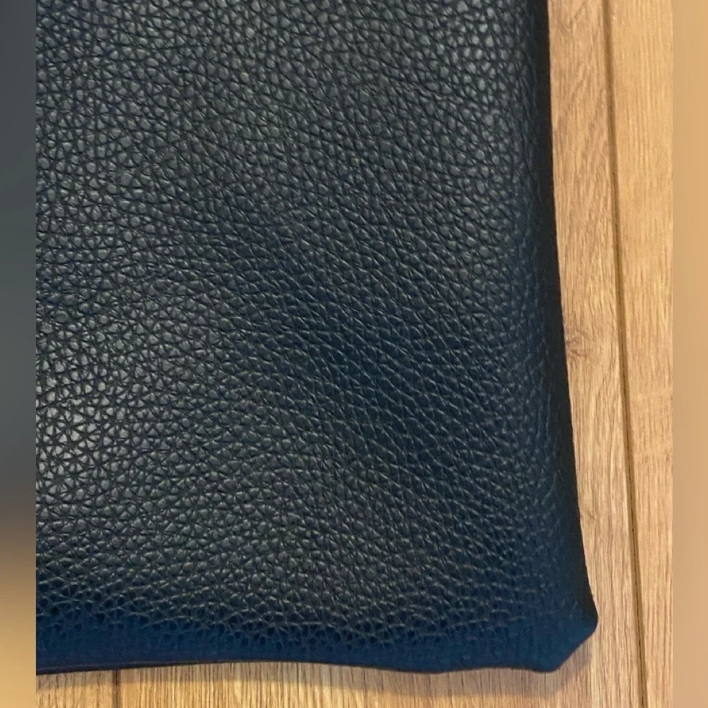 Vince Camuto Ciao Bella Black and Gray Leather Tote Bag – 17"x 11.5" - Picture 6 of 9